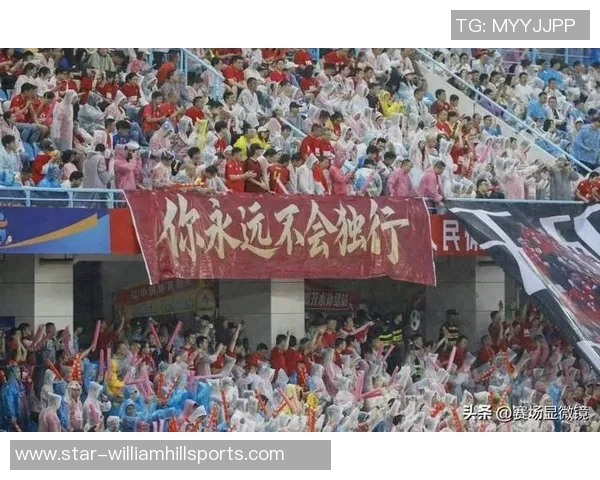 实时新闻南京足球队配合引发热议球迷对战术与默契的不同看法